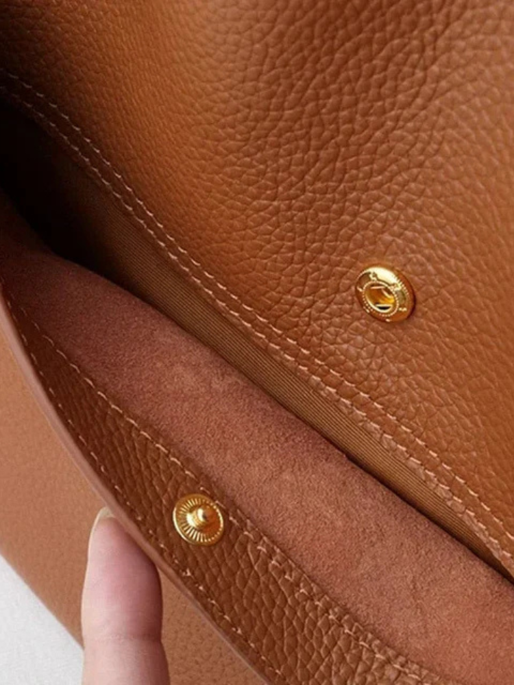 Vivienne | Damen Ledertasche | Klassisches Geräumiges Design