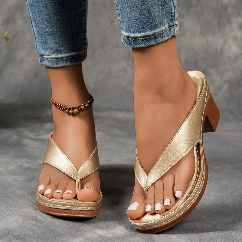 Livia – Sandálias Ortopédicas Slip On com Salto
