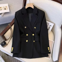 Aurevina – Zweireihiger Blazer mit goldenen Knöpfen
